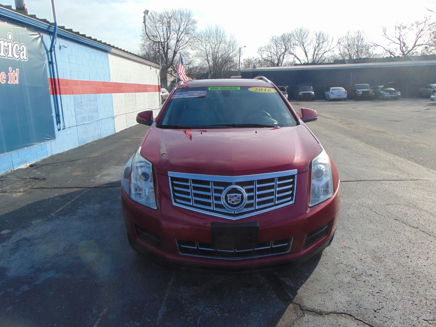 2016 Red Cadillac SRX (3GYFNBE37GS) with an V6 3.6 Liter engine, Auto, 6-Spd TAPshift transmission, located at 2105 Dixie Hwy, Louisville, KY, 40210, (502) 772-3333, 38.220932, -85.795441 - Photo#3